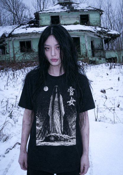 Yuki-Onna 雪女 Yokai – Unisex-T-Shirt